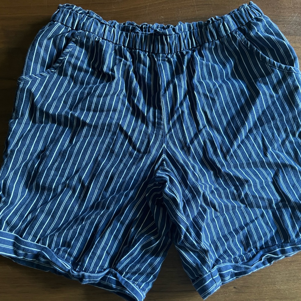 Pinstriped shorts. Youth 11/12